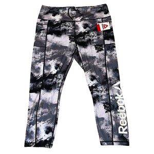 NWT- Women’s Reebok Skinny Capri Size XL